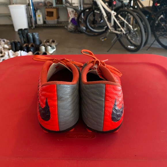 Nike Women’s Hypervenom Soccer Cleats- Size 9 - Picture 3 of 4